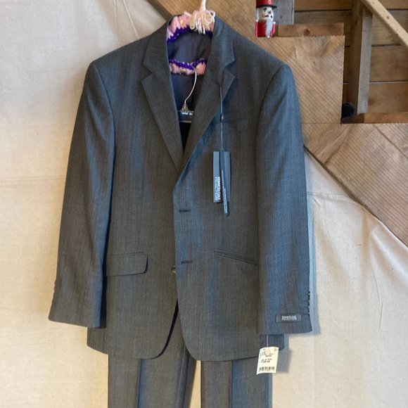 Kenneth Cole reaction 2 pc suit 38 short charcoal 31" waist